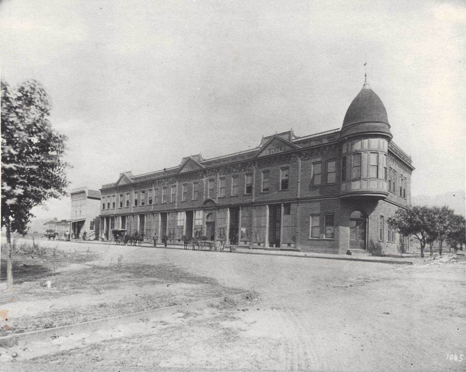 FLASHBACK FRIDAY: Burbank’s Brick Block Building