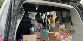 Burbank Mommies Group Donates Presents to Families in Need