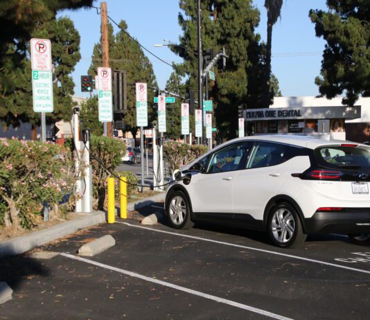 City Council Discusses Changing Designation of Electric Vehicle Parking Near Farmers Market