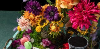 “Through The Looking Glass” Popup Enchants The Green Room Lounge At Castaway Burbank