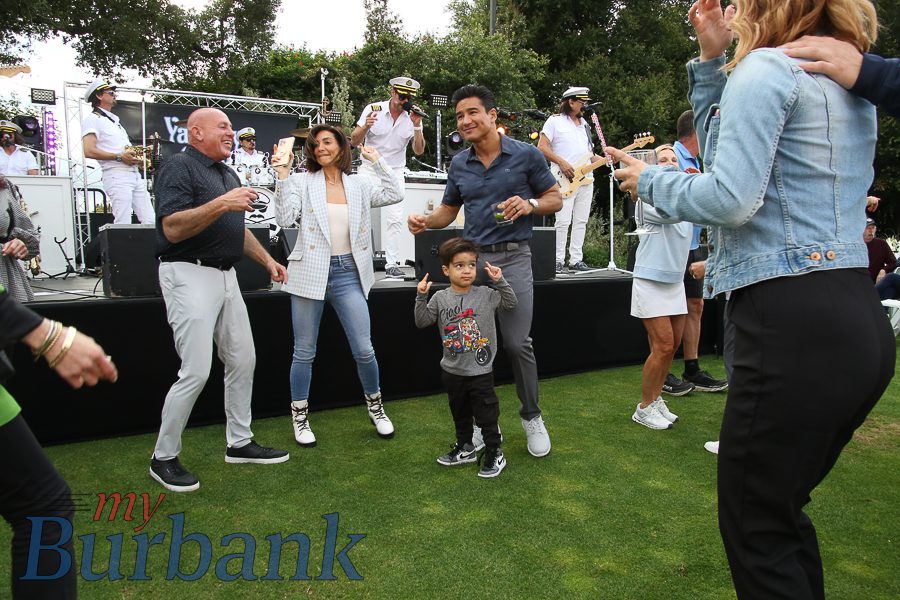 Mario Lopez Golf Classic Raises Funds for 'Minutes Matter' Campaign -  Burbank Leader