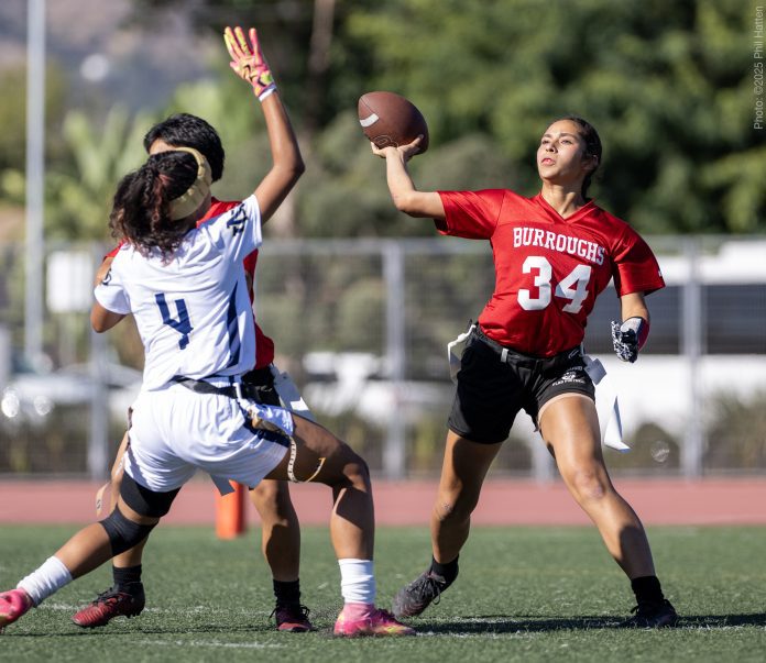 DSC_4285 Burroughs 34 start pass ball front sm