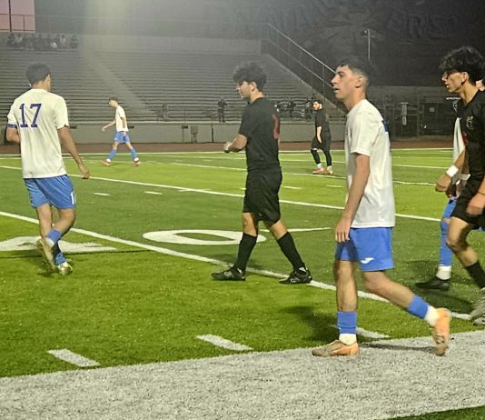 Burbank Boys Soccer Tied 1-1 Versus Host Glendale