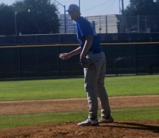 Burbank Baseball Defeats Host Glendale 16-11