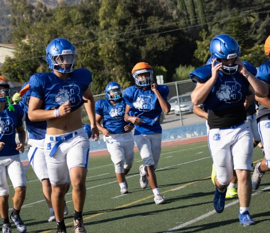 Burbank Football Preview: Bulldogs Lose Some Players, Still Very Good