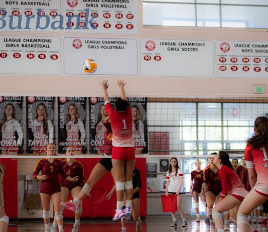 Burroughs Girls Volleyball Downs La Canada In Sweep